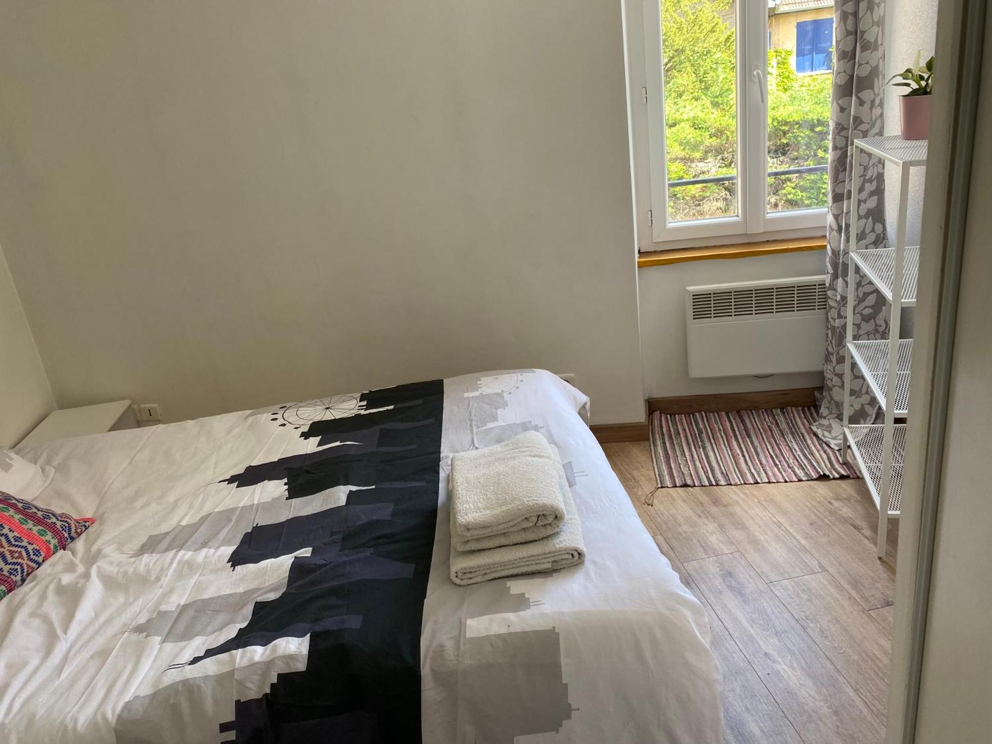 Haut De Jardin Dans Une Maison Дижон Екстериор снимка
